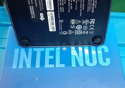 Intel nuc desde abajo